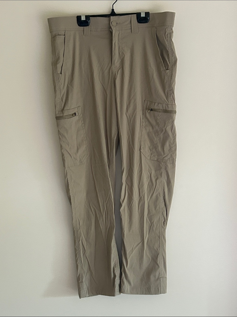 NWOT. Wrangler Men’s Khaki Lightweight Stretch Utility Pants.